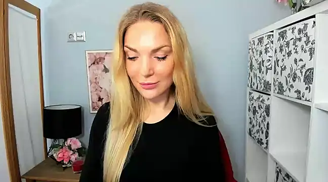 AulloraHoney online show from December 21, 2024, 6:19 am