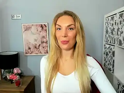 AulloraHoney online show from December 22, 2024, 9:22 am