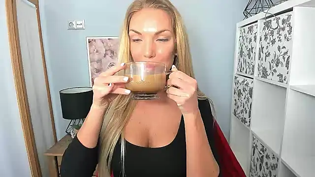 AulloraHoney online show from January 23, 2025, 11:48 am