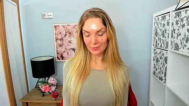 AulloraHoney online show from February 16, 2025, 9:48 am