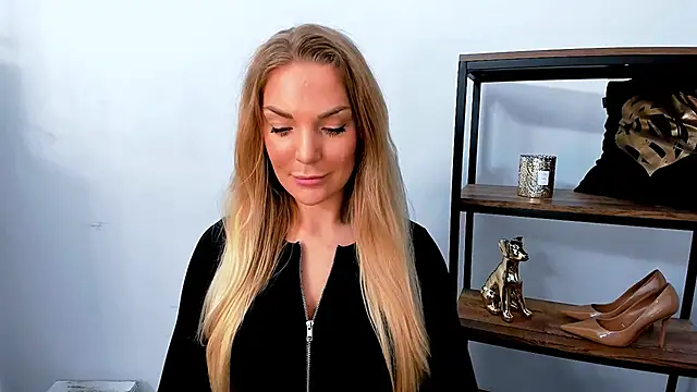 AulloraHoney online show from April 1, 2026, 5:19 am