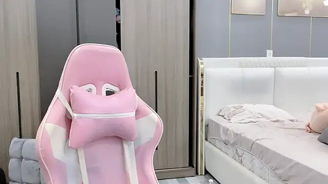 Snapshot of ANNA102 chatting on February 16, 2026, 7:59 am ANNA102 online show from February 16, 2026, 7:59 am