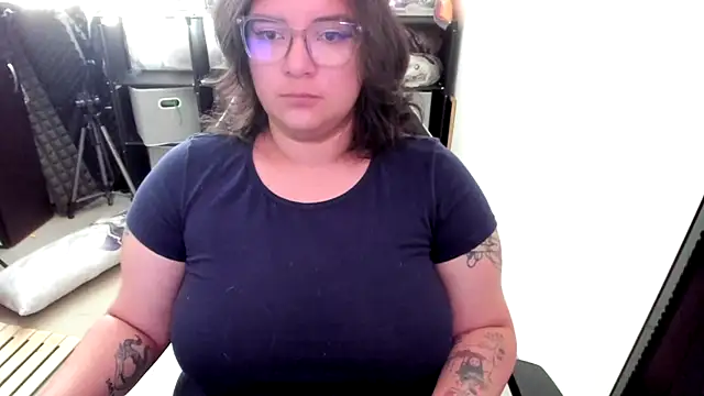 aika-dreams online show from December 4, 2025, 1:20 pm