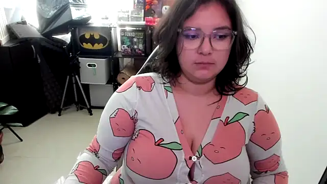 aika-dreams online show from December 17, 2025, 4:02 pm