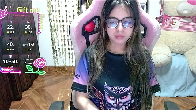 Maggie Fox3 online show from September 28, 2025, 4:07 am