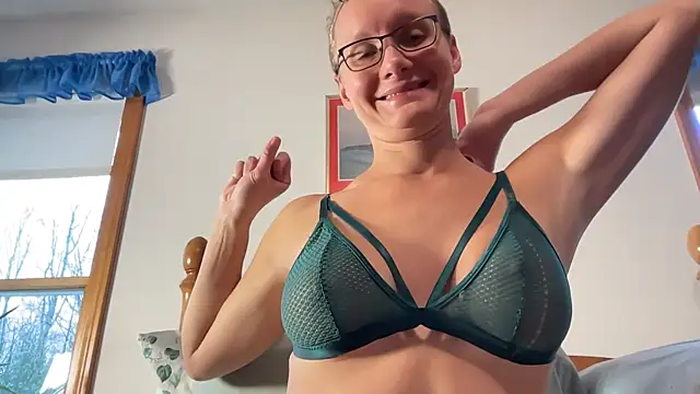 LeahWilde online show from April 2, 2026, 4:26 pm