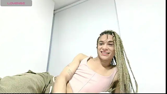 Snapshot of stormytt_ chatting on May 24, 2026, 10:42 am stormytt online show from May 24, 2026, 10:42 am