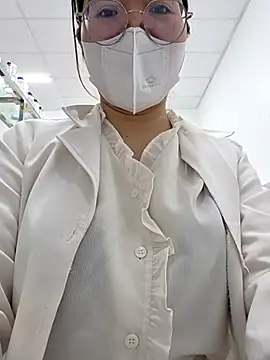 HinaLovely online show from April 3, 2026, 3:26 am