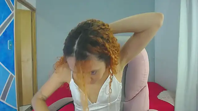 Snapshot of SexyLeilaa chatting on January 5, 2025, 2:38 am SexyLeilaa online show from January 5, 2025, 2:38 am