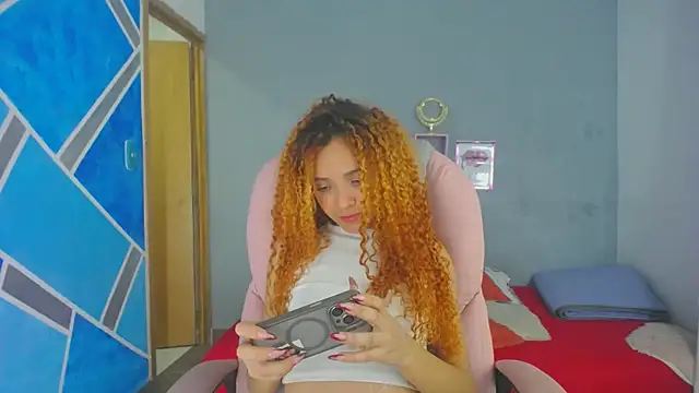 Snapshot of SexyLeilaa chatting on January 8, 2025, 6:09 am SexyLeilaa online show from January 8, 2025, 6:09 am