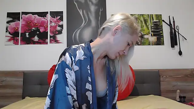 Naschkatze01 online show from November 16, 2025, 7:03 am