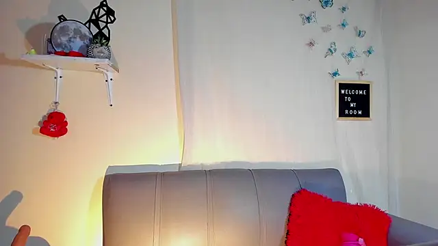 annyluna1 online show from September 29, 2025, 10:25 pm