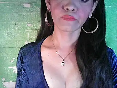 Rosebaumgardner1234 online show from February 18, 2025, 3:54 pm