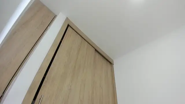 candyhotsquirt xx online show from October 9, 2025, 11:03 pm