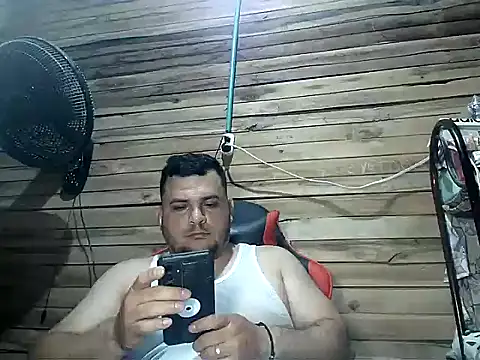 Snapshot of Arcangel_05 chatting on June 27, 2026, 5:23 am Arcangel 05 online show from June 27, 2026, 5:23 am