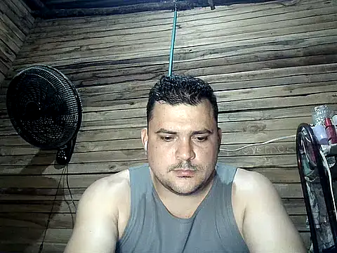 Snapshot of Arcangel_05 chatting on July 9, 2026, 3:43 am Arcangel 05 online show from July 9, 2026, 3:43 am