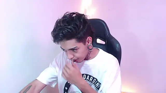 Snapshot of saad_man chatting on January 13, 2025, 1:45 am saad man online show from January 13, 2025, 1:45 am