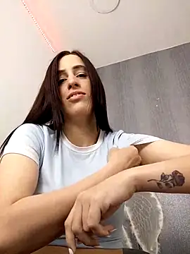 Amira Milker online show from February 12, 2025, 1:06 pm