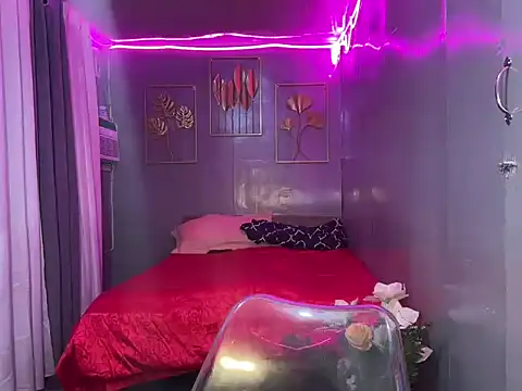 Delicate Savannah online show from September 9, 2025, 3:17 am