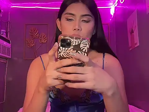 Delicate Savannah online show from September 23, 2025, 2:42 pm