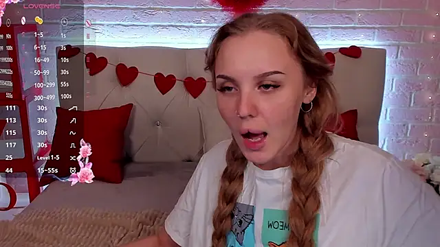 LianaFord online show from February 13, 2025, 9:49 pm