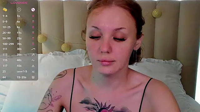 LianaFord online show from December 19, 2025, 11:45 pm