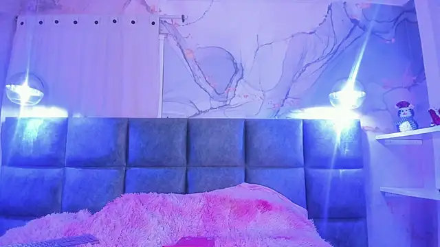 AntonellaRossi online show from February 1, 2026, 7:45 pm