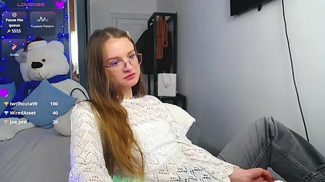 KateJonson online show from January 3, 2025, 11:25 am