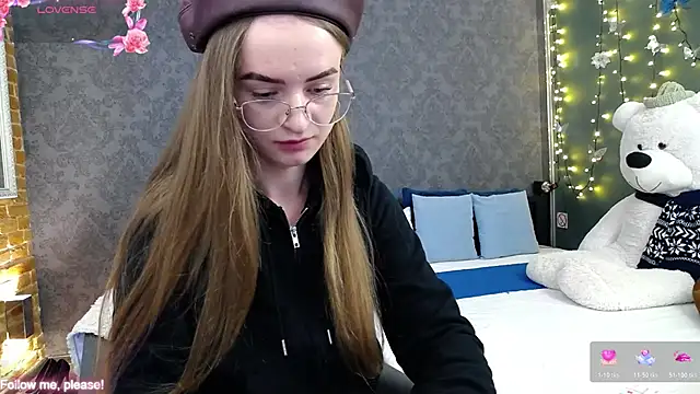 KateJonson online show from November 12, 2025, 1:22 pm