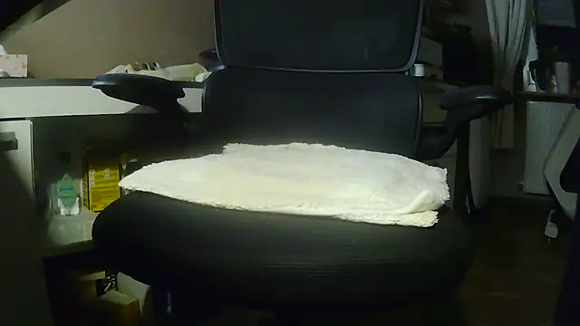 suedel65 online show from April 16, 2026, 3:29 am