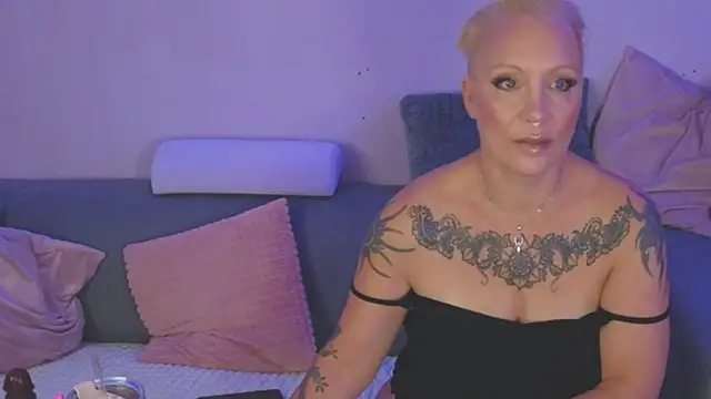 Snapshot of Jan_ina chatting on September 24, 2025, 9:01 am Jan ina online show from September 24, 2025, 9:01 am