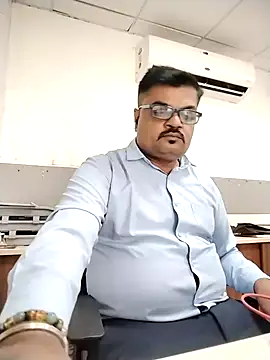Desi Londa 143 online show from May 15, 2026, 6:09 am