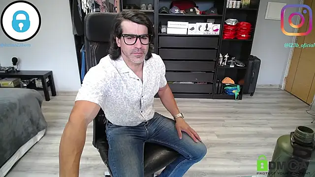 samricci21 online show from April 12, 2026, 11:04 am