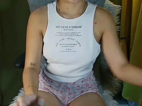 Snapshot of Sweet_kitty60xx chatting on November 25, 2025, 11:10 am Sweet kitty60xx online show from November 25, 2025, 11:10 am