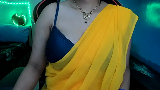 Snapshot of South_indian_tickly chatting on January 17, 2025, 6:23 pm South indian tickly online show from January 17, 2025, 6:23 pm