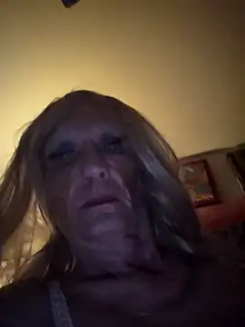 Vonniecd online show from April 25, 2026, 5:43 am