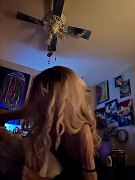 Vonniecd online show from May 11, 2026, 3:12 am
