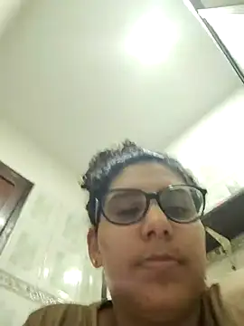 DanielleEvans  online show from March 2, 2025, 3:27 pm