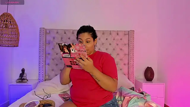 DanielleEvans  online show from March 19, 2025, 11:06 am