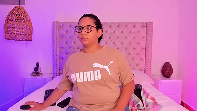 DanielleEvans  online show from March 22, 2025, 11:21 am