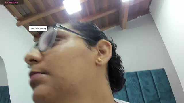 DanielleEvans  online show from December 5, 2025, 11:19 am