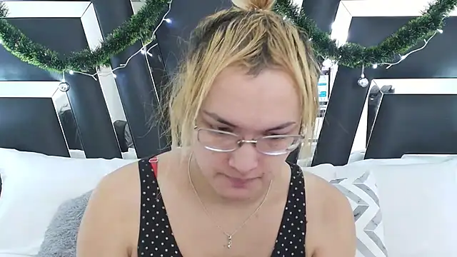 Snapshot of katya_kozlov chatting on December 4, 2024, 3:15 am katya kozlov online show from December 4, 2024, 3:15 am