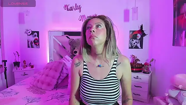 Snapshot of Karly_moon chatting on September 15, 2025, 11:38 pm Karly moon online show from September 15, 2025, 11:38 pm