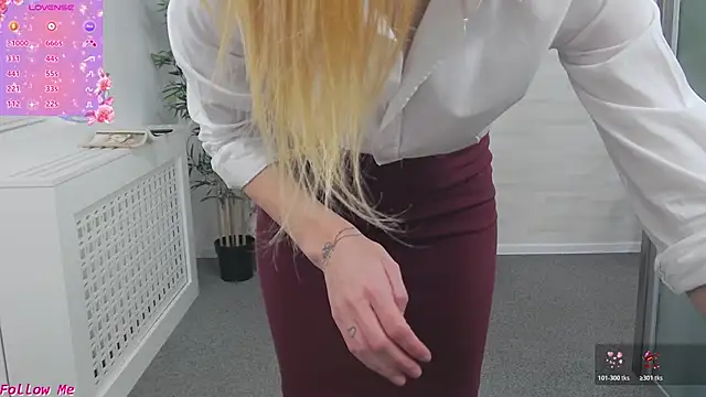 EllaMilf  online show from March 24, 2026, 2:44 pm