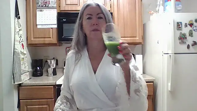 EvaRobinson online show from December 18, 2024, 2:28 pm