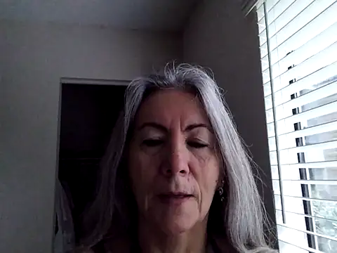 EvaRobinson online show from January 18, 2025, 1:29 pm