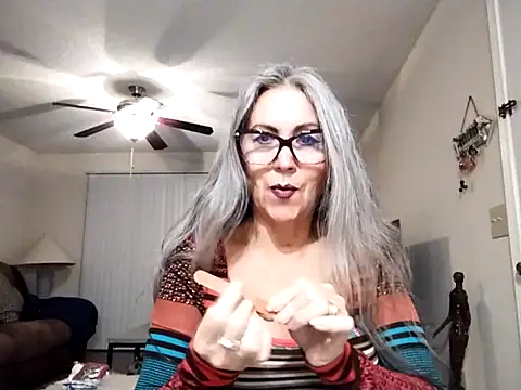 EvaRobinson online show from January 21, 2025, 10:30 pm