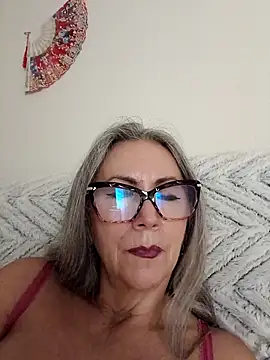 EvaRobinson online show from January 22, 2025, 5:05 am