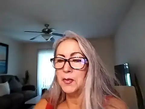 EvaRobinson online show from June 10, 2026, 2:49 pm