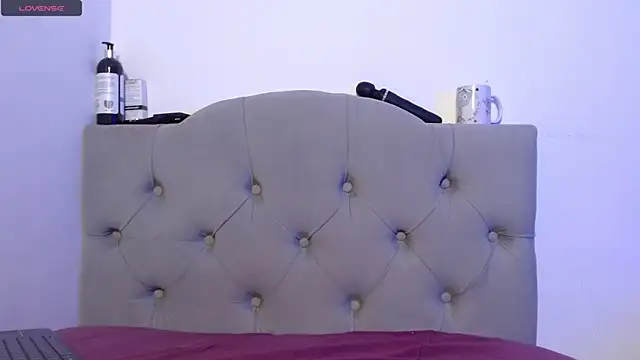 Red-moon1 online show from January 6, 2025, 3:19 pm